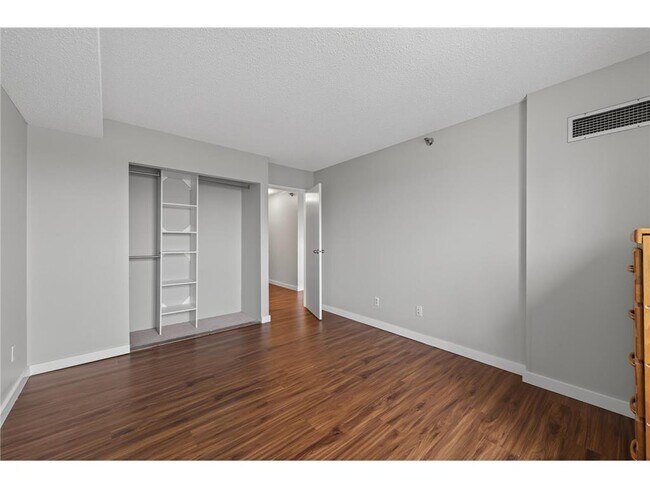 Building Photo - 78 10th St E