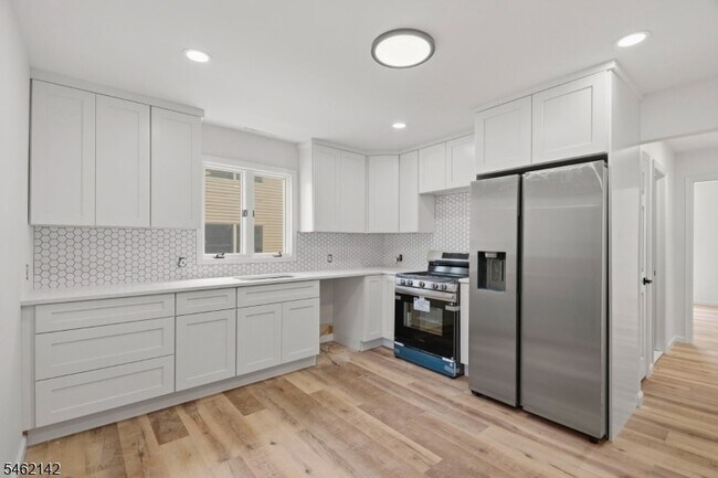Building Photo - 363 2nd Ave