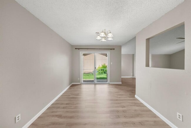 Building Photo - 2404 Broken Oak Dr