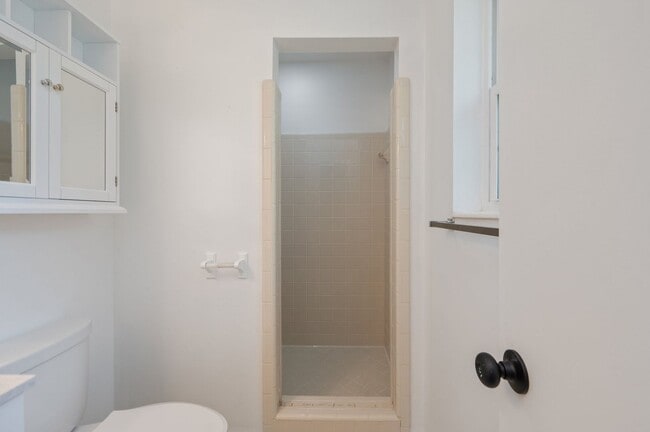Building Photo - Central 4 bedroom in Niceville!