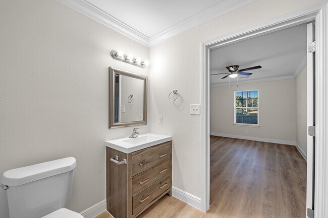 Building Photo - Luxury Vinyl Plank Flooring********* Rent $1200/month********* Renovated 1 Bedroom 1 Bath