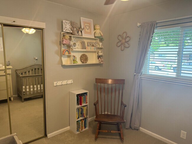 Building Photo - Gorgeous Updated 3 Bedroom in the heart of...
