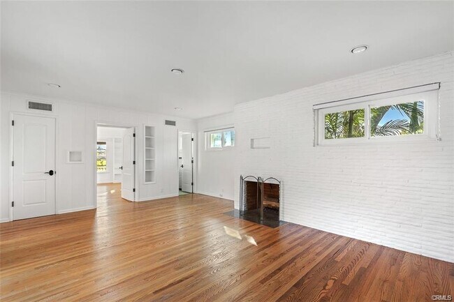 Building Photo - 331 Cambridge Dr