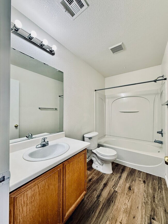 Building Photo - Available Now-Lovely Two Story Home!  Make it yours!
