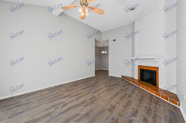 Building Photo - Adorable 1/1 Condo in Dallas! (75231)