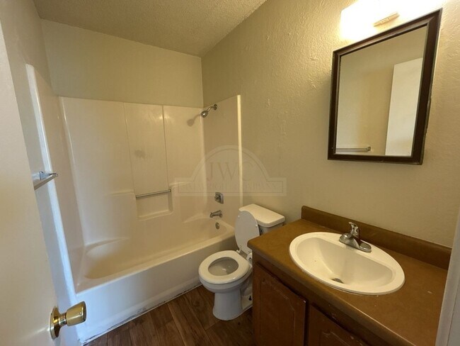 Building Photo - 2108 Carousel Dr