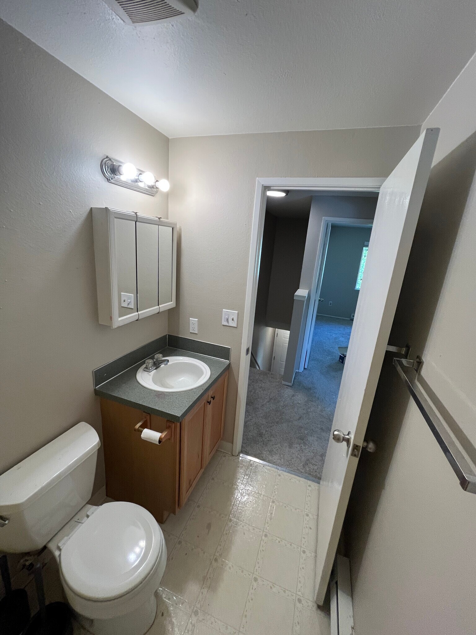 Building Photo - 4165 SE Cesar E Chavez Blvd