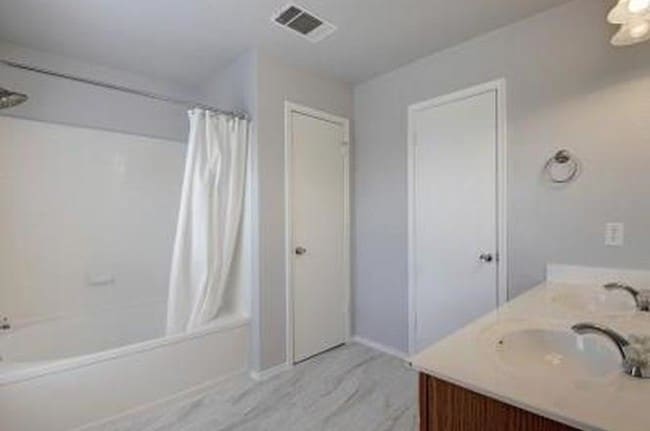 Building Photo - 13604 Coomes Dr