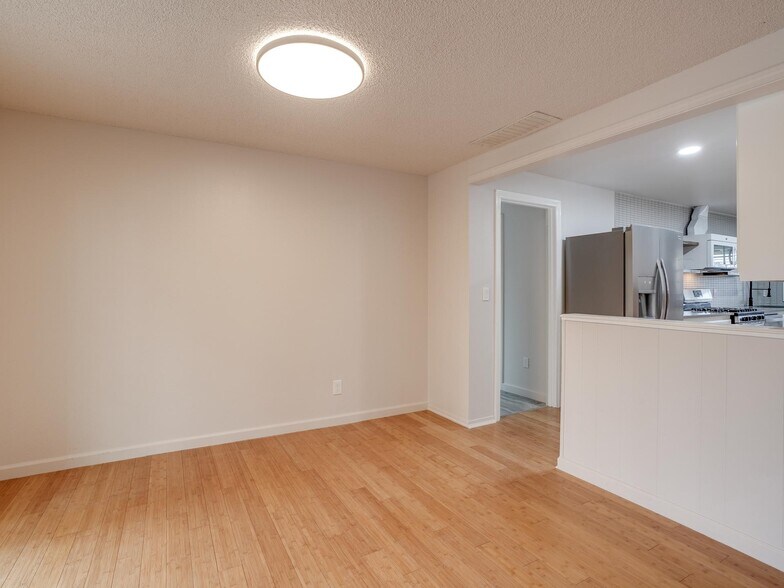 Building Photo - 3902 NE 135th Ave