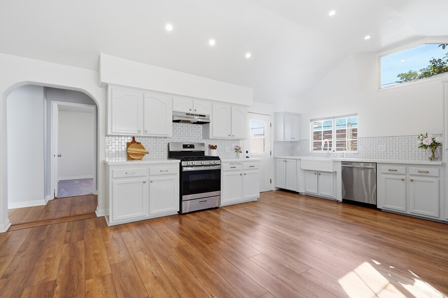 Building Photo - 6120 Case Ave