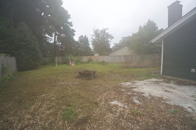 Building Photo - 200 N Willow Ln