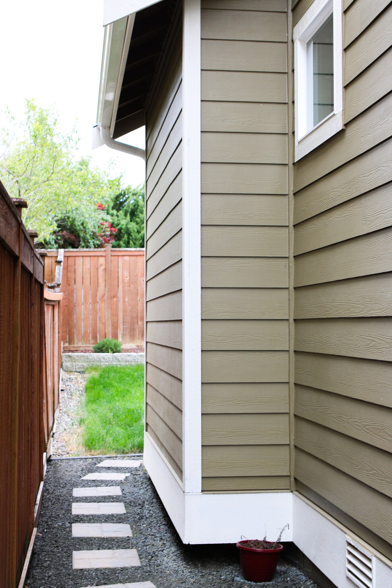 Building Photo - 7801 Rushmore Ave NE