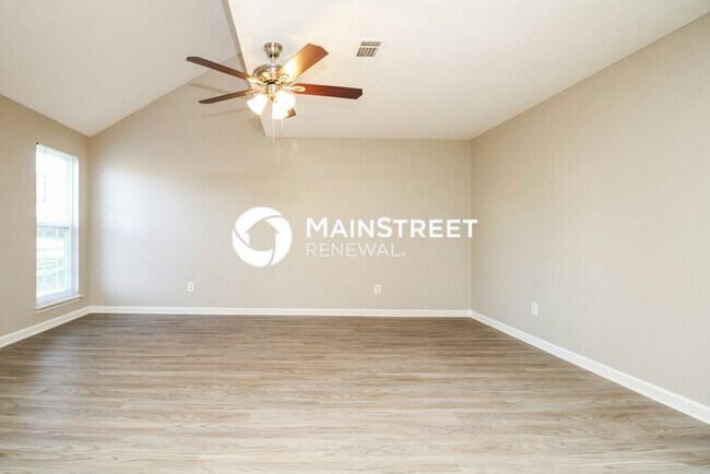 Building Photo - 3 Bedroom Pet-Friendly Home in La Vergne, TN with Main Street Renewal