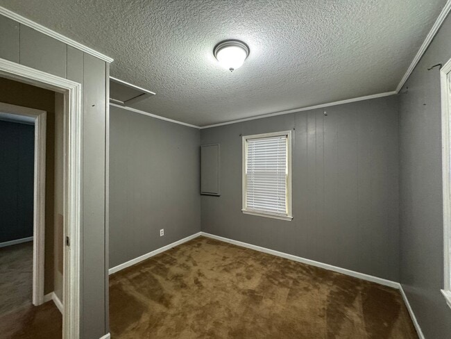 Building Photo - 2 Bedrooms- 1 Bathroom- House in Centre, AL!