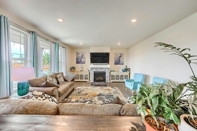 Building Photo - 15895 Red Bud Dr