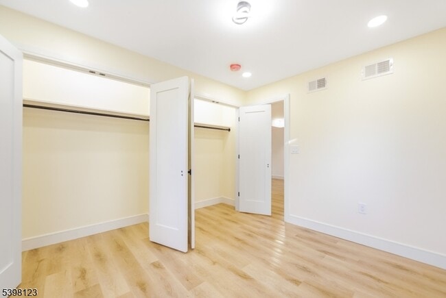 Building Photo - 169 New St