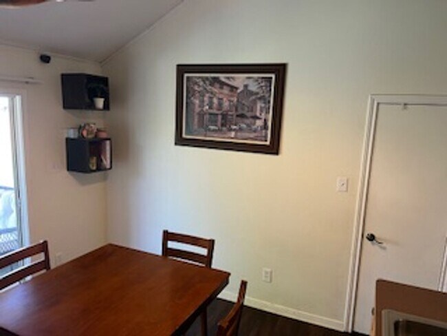 Building Photo - College Station - 3 bedroom / 2 bath / Gar...