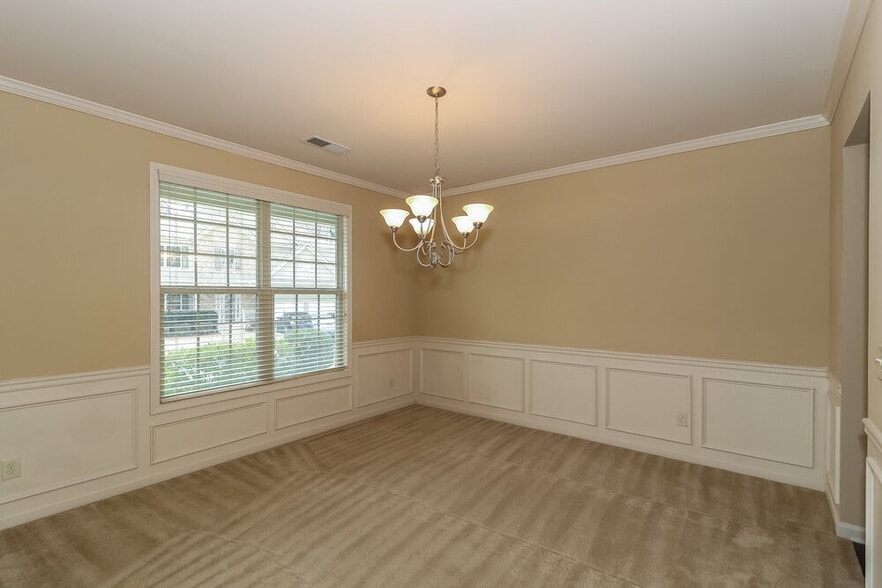 Building Photo - 831 Collingsworth Ln NE