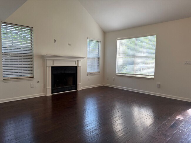 Building Photo - 303 Norvich Ct