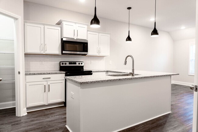 Interior Photo - 208 Drayton Dr.