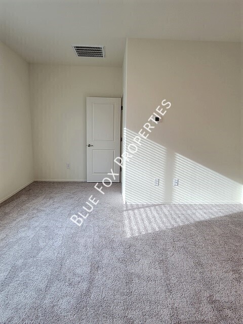 Building Photo - 5525 W Lazy Farm Dr