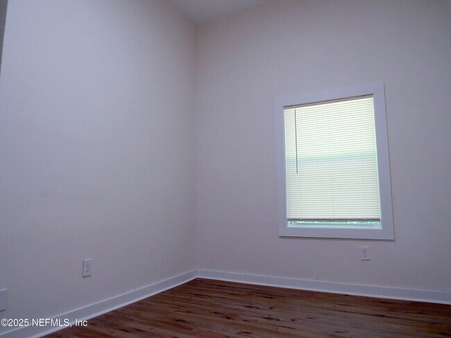 Building Photo - 2071 Southampton Rd