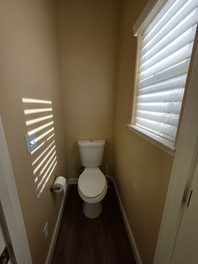 Building Photo - 3 Bedroom 2 Bathroom with Pool in NW Visalia!