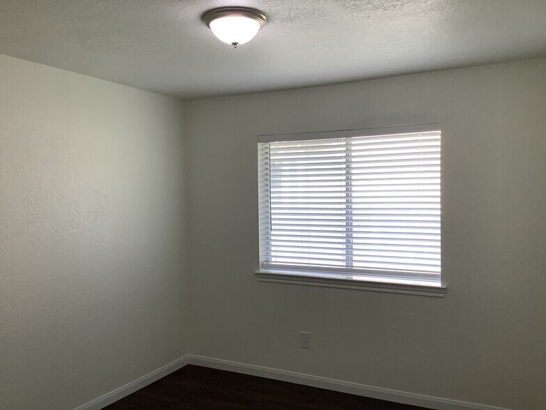 Building Photo - 3709 Breckenridge Dr