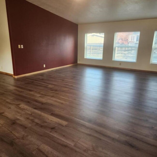 Building Photo - 1015 Doneen Ln