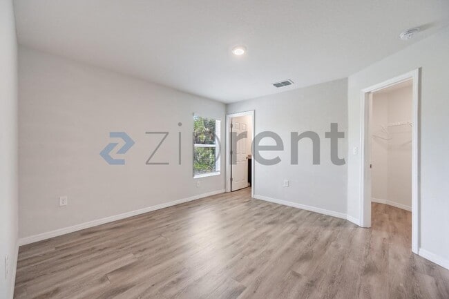 Building Photo - 12009 Henley Ave