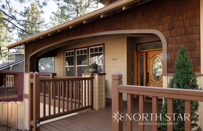 Building Photo - Spacious Bend 3 bed/2 bath Residence w/ Of...