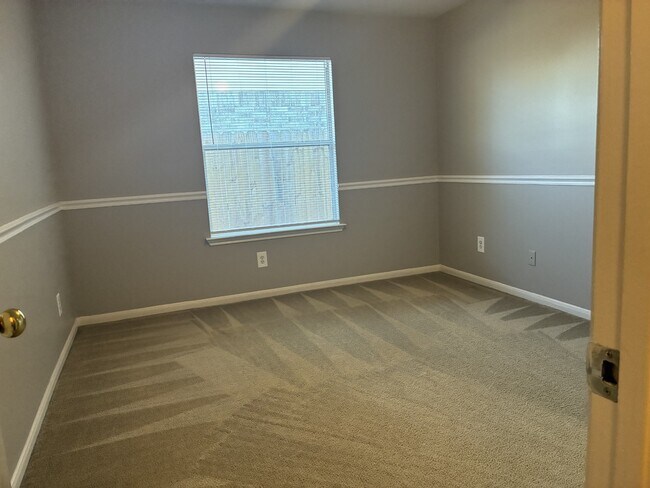 Building Photo - 2427 Halstead Dr