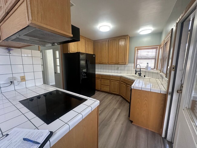 Building Photo - Perfection! Corner Lot Pool Home