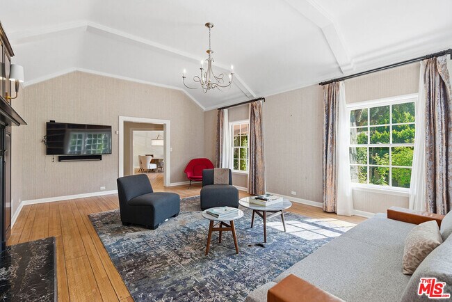 Building Photo - 9305 Hazen Dr