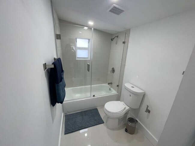 Building Photo - 2802 SW 21st St