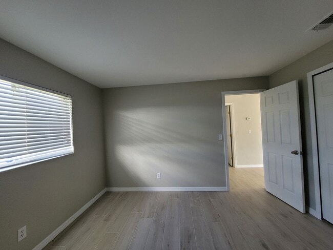 Building Photo - Duplex for rent