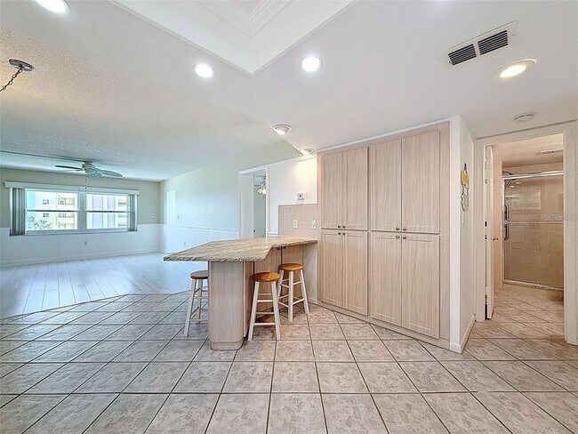 Building Photo - 4550 Cove Cir