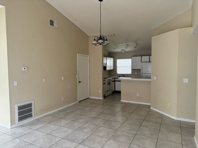 Building Photo - 2161 Jessa Dr