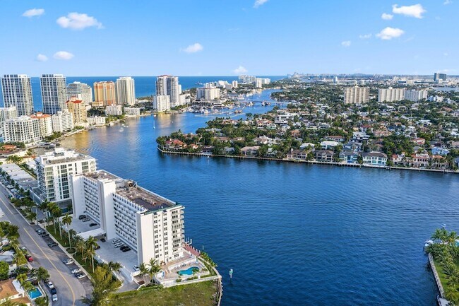 Building Photo - 511 Bayshore Dr