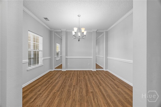 Building Photo - 8 Falkland Ave