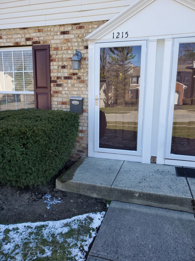 Building Photo - 1215 Weybridge Rd