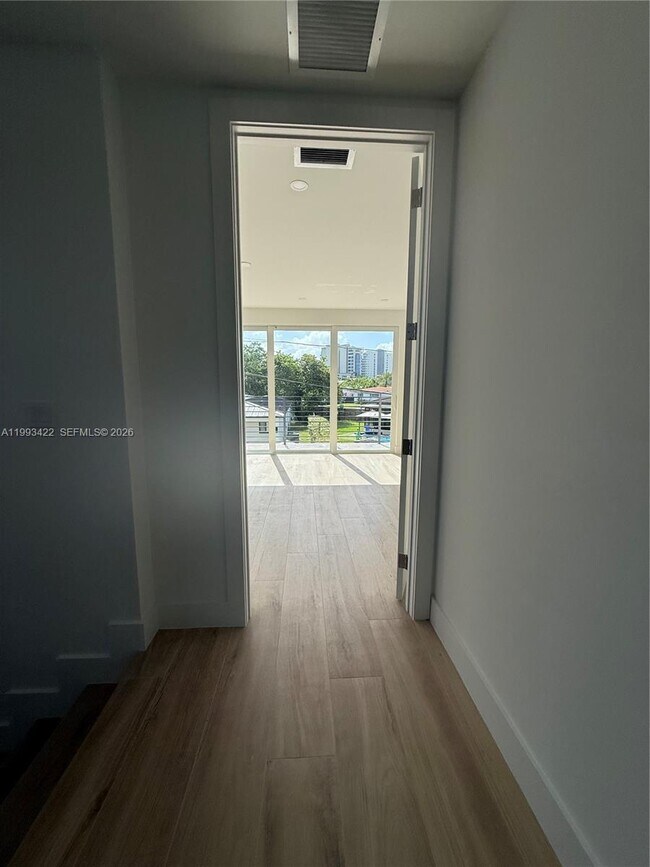 Building Photo - 1981 SW 33rd Ave