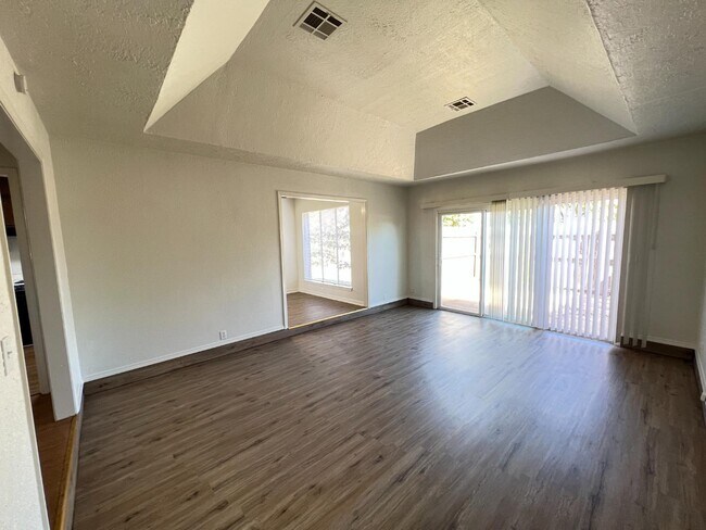 Building Photo - 100 Crawford Ct