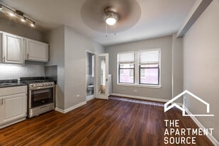 Building Photo - 1200 N La Salle Dr