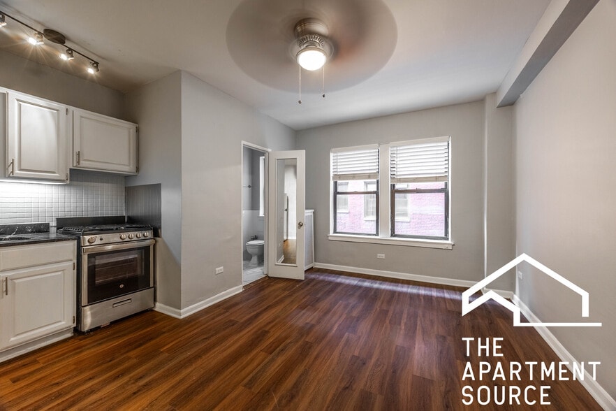 Primary Photo - 1200 N La Salle Dr