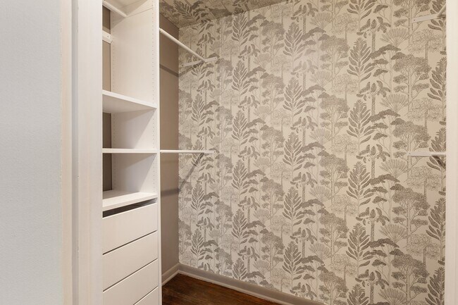 Building Photo - Very Spacious 4/3 w/ Finished Basement in Great Smyrna Location!