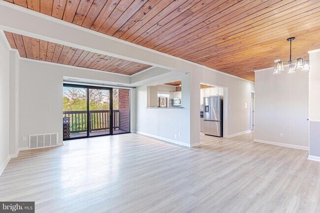 Building Photo - 53 Skyhill Rd