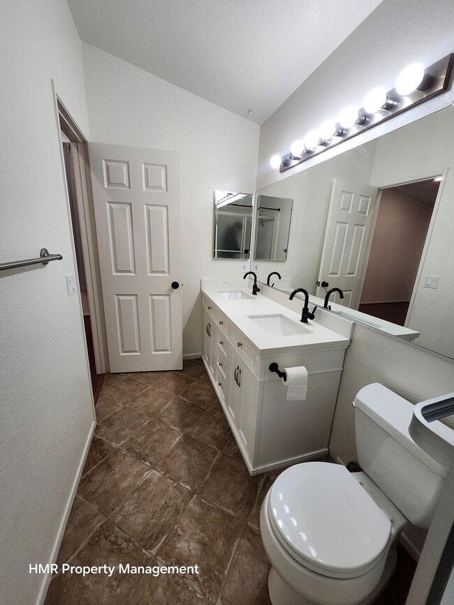 Building Photo - Coming Soon: 2beds/2bath Condo near Victoria Gardens!