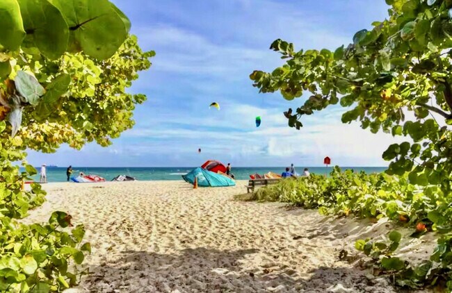 Building Photo - 3225 NE 16th St