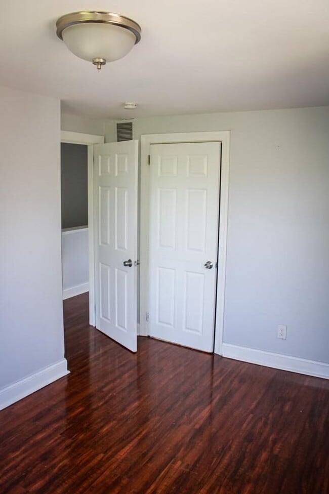 Building Photo - Stunning 3-Bedroom Home with Modern Amenit...